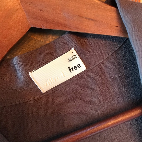 ARITZIA Wilfred top; size small - Picture 3 of 4